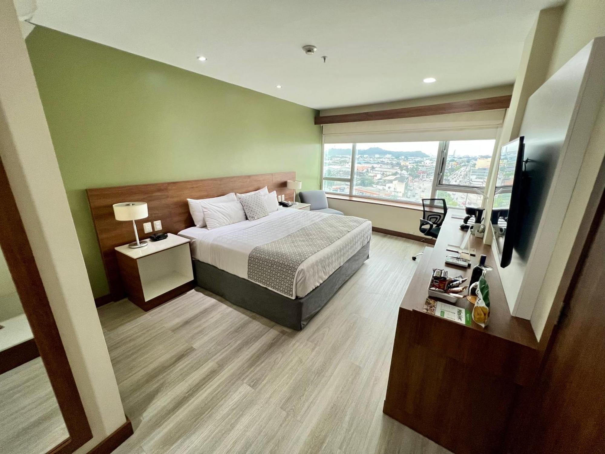 Wyndham Garden Hotel 4*