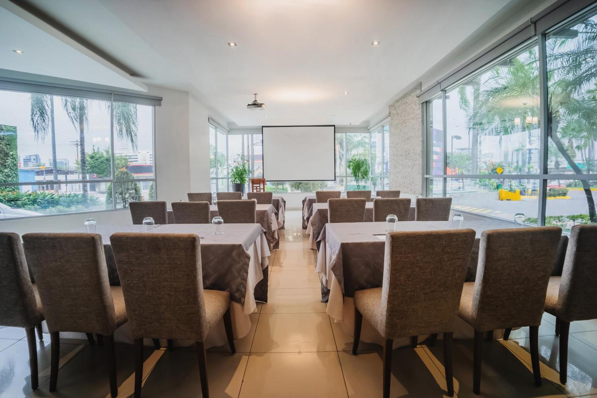 Wyndham Garden Hotel 4*
